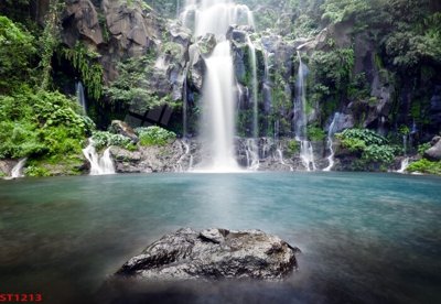 Ảnh gốc Tranh sơn thủy thác nước phong thủy ST1213 (nét căng) in mica