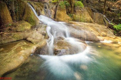 File gốc Tranh sơn thủy thác nước phong thủy ST2222 (in ấn) màu sắc trung thực